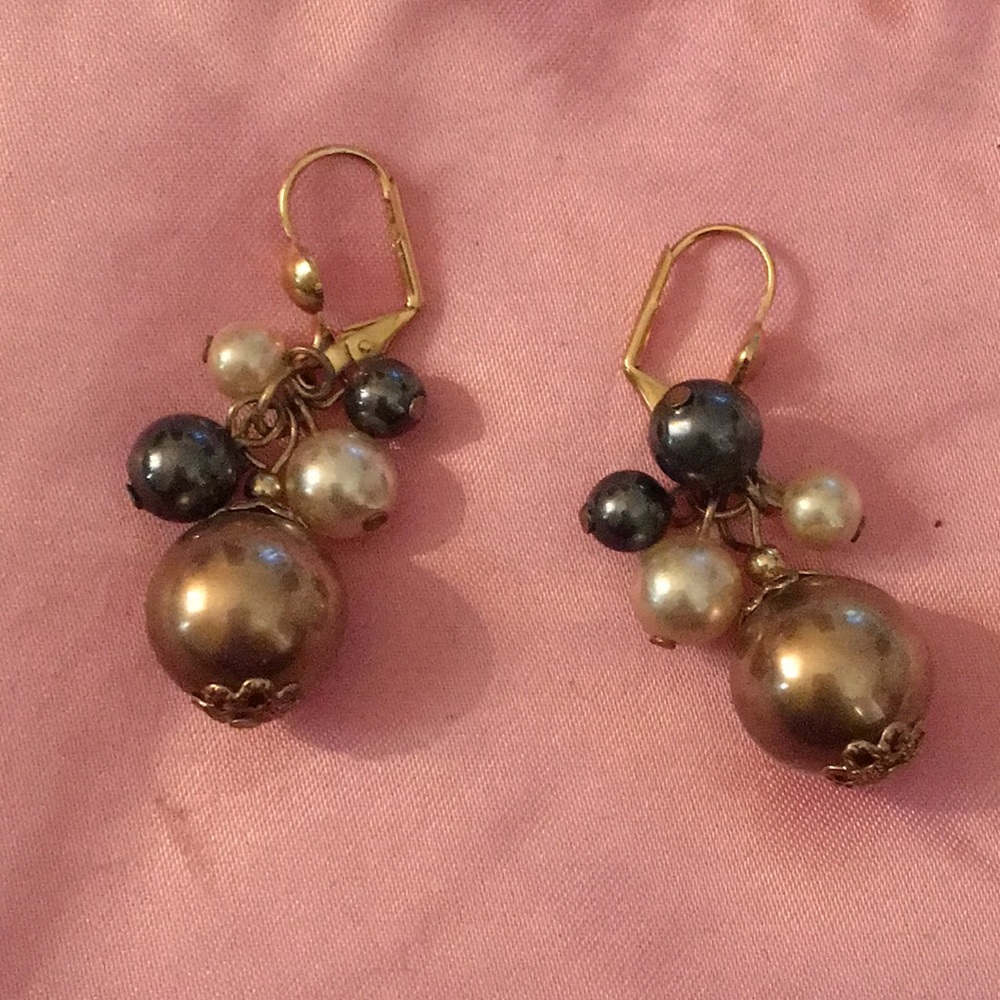 small gold tone dangle earrings